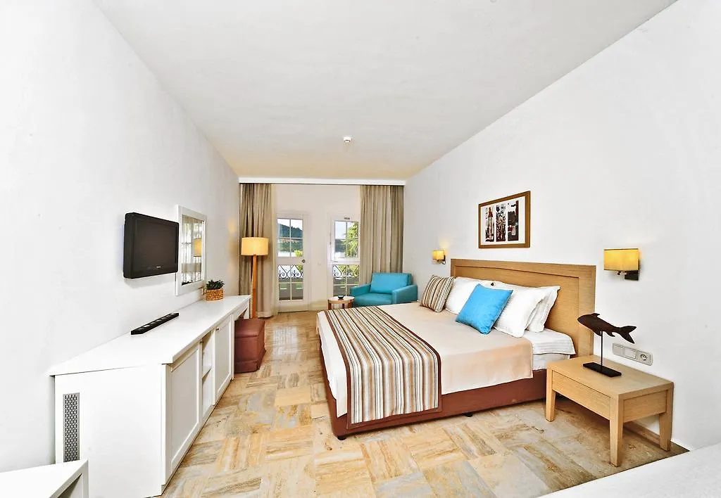Izer Hotel Beach Club Torba Resort