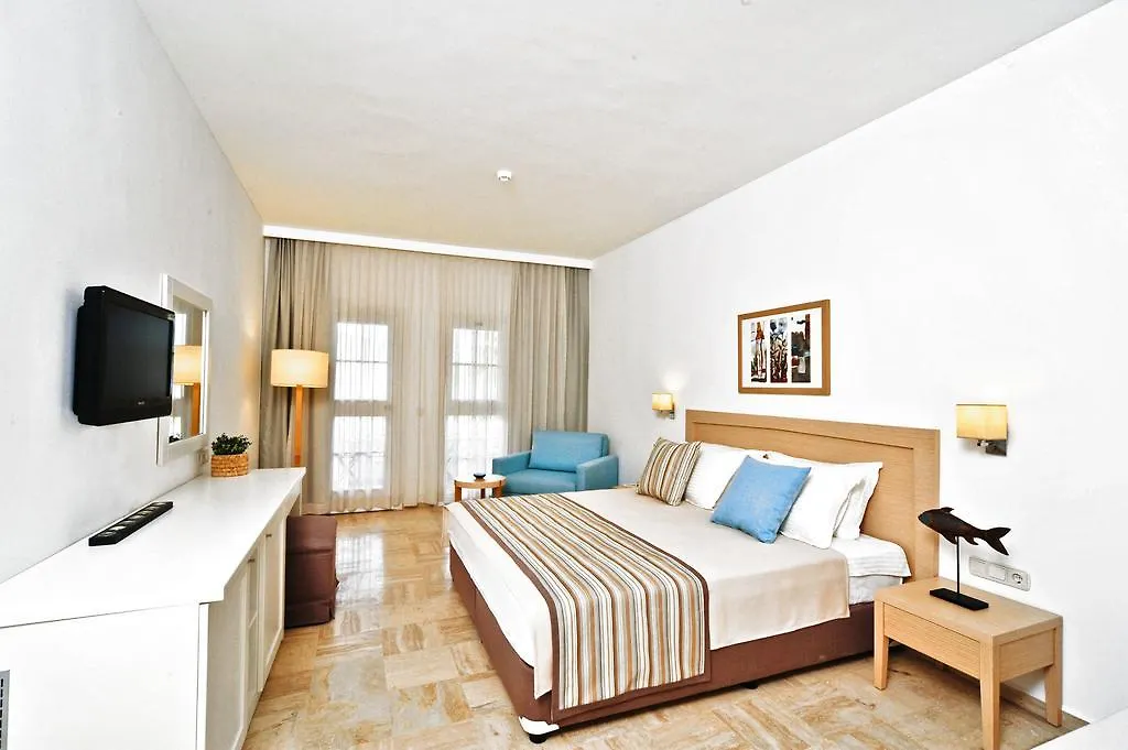 Izer Hotel Beach Club Torba