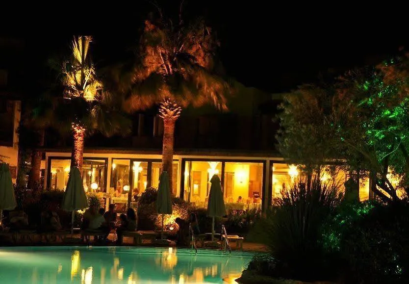 Izer Hotel Beach Club Torba