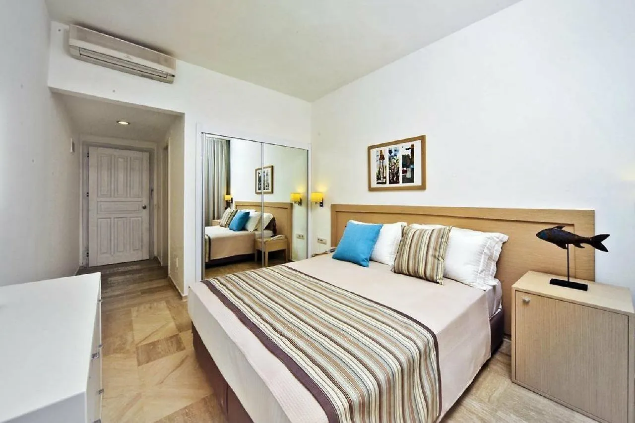 Izer Hotel Beach Club Torba Resort